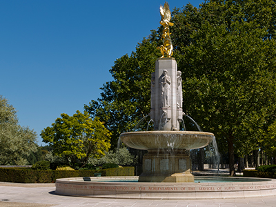 Tours American Monument
